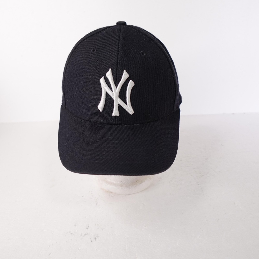 New York Yankees Hat Cap Strap Back Mens One Size Blue MLB Baseball Embroidered